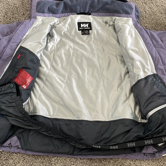 Helly Hansen Ski Coat, Size Medium, Lavender with white details - Picture 3 of 16